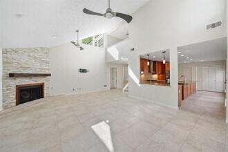 5 Berrypick Ln in Spring, TX - Foto de edificio - Building Photo