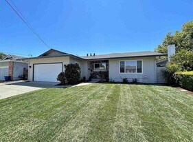 7014 Portage Rd in Dublin, CA - Building Photo