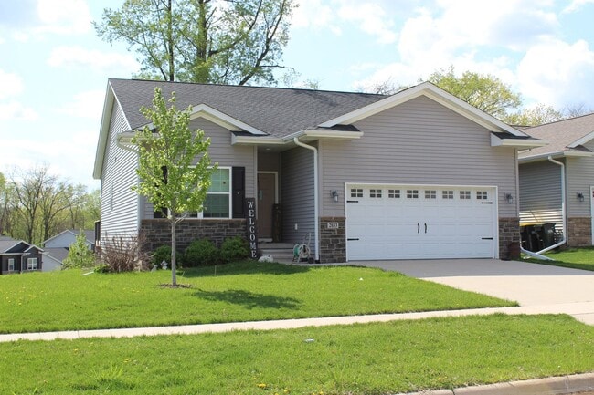 property at 2033 Mackinaw Dr