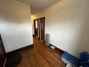 223 Holland St, Unit 3 in Somerville, MA - Building Photo - Building Photo