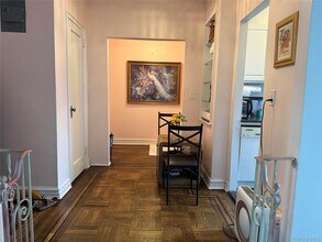 30 Clinton Pl in New Rochelle, NY - Building Photo - Building Photo