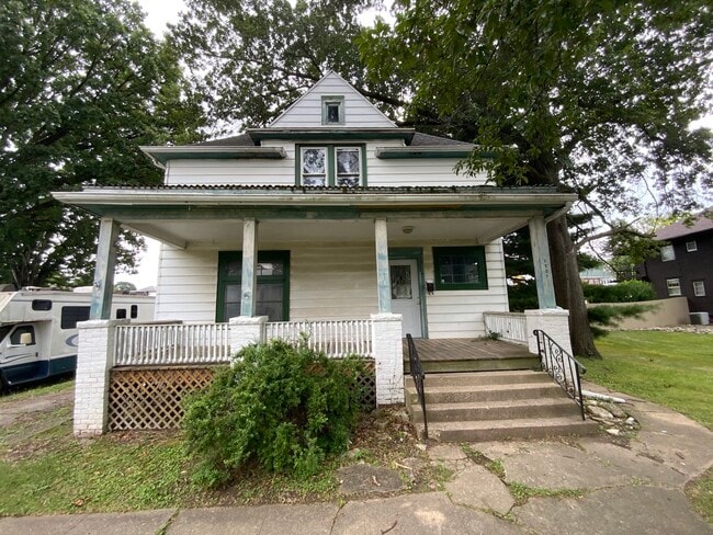 property at 1207 N Walnut St