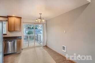 8810 35th St W in University Place, WA - Foto de edificio - Building Photo