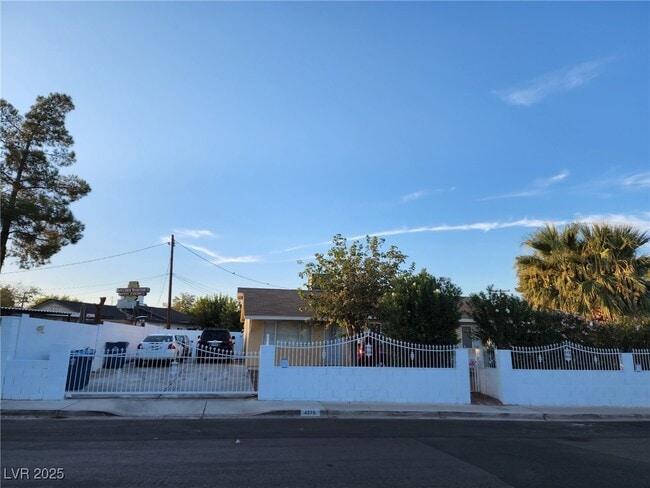 property at 4276 Ridgedale Ave