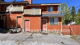 6078 Spruce St in Wrightwood, CA - Building Photo