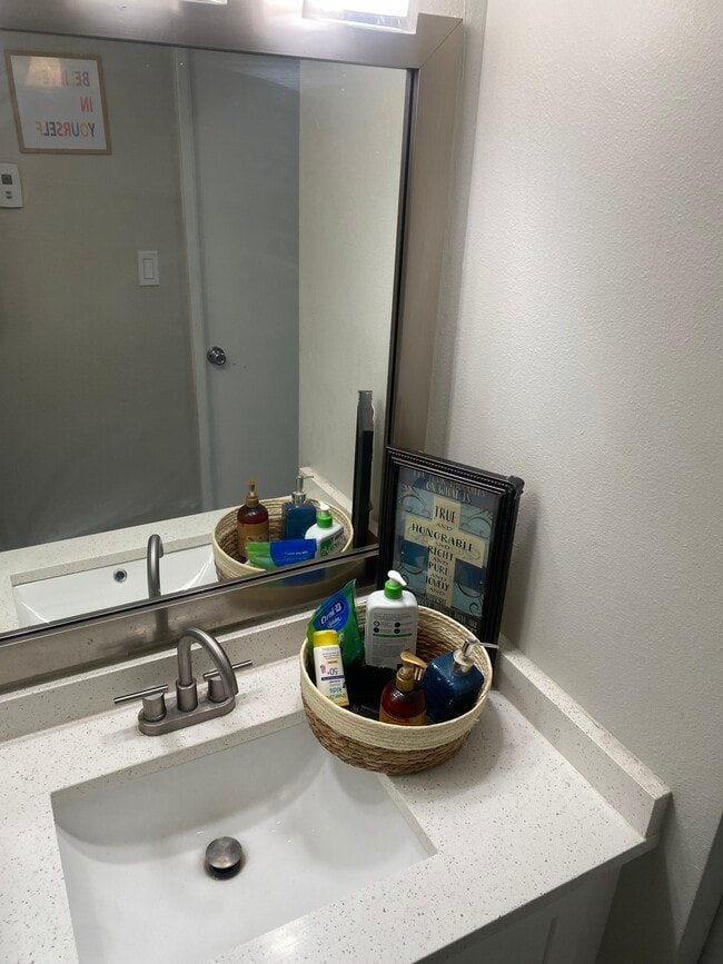 1330 W Broadway Rd in Tempe, AZ - Building Photo - Building Photo