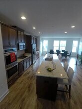 8828 Englewood Farms Dr in Manassas, VA - Foto de edificio - Building Photo