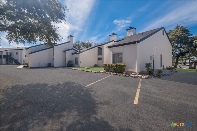 property at 1135 Parkview Dr