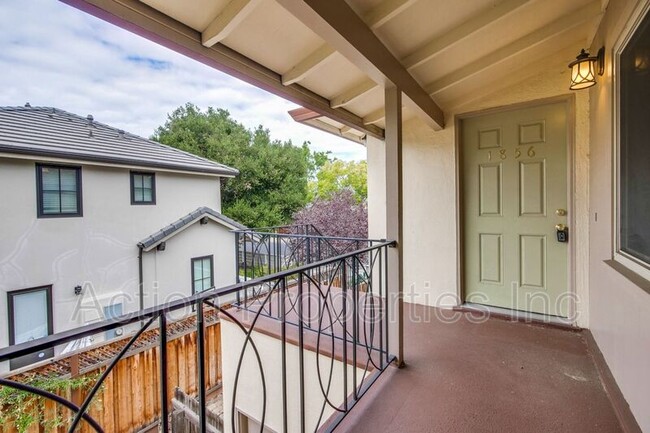 1856 Ash St in Palo Alto, CA - Building Photo - Building Photo