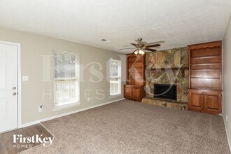 3292 Mixon Way in Stone Mountain, GA - Foto de edificio - Building Photo