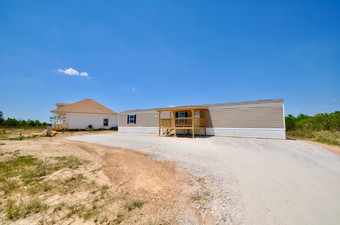 25 Road 5608 in Cleveland, TX - Building Photo