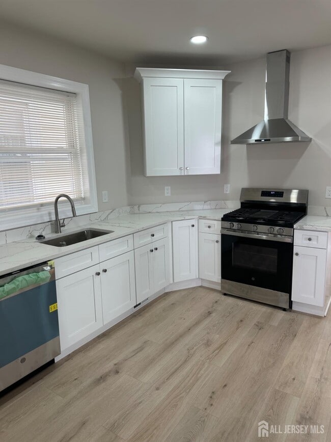 326 2nd St in South Amboy, NJ - Building Photo - Building Photo