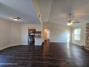 6941 Huntington Woods Cir W in Jacksonville, FL - Building Photo - Building Photo