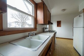 2503 Iowa St - Cedar Falls in Cedar Falls, IA - Foto de edificio - Interior Photo