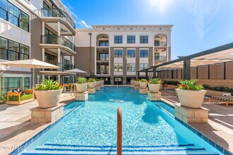 4240 E Camelback Rd in Phoenix, AZ - Building Photo - Building Photo