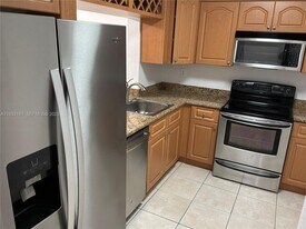 6051 10th Ave N in Greenacres, FL - Building Photo