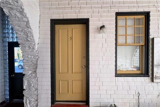 438 Wolcott Ave in Middletown, RI - Foto de edificio - Building Photo