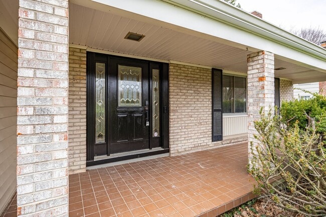 10 Stuyvesant Rd in Pittsford, NY - Building Photo - Building Photo