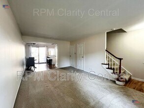 996 Chatham Ln in Columbus, OH - Building Photo - Building Photo