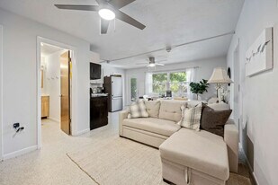 105 NE 3rd St in Satellite Beach, FL - Building Photo