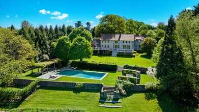 945 Oenoke Ridge in New Canaan, CT - Building Photo - Building Photo