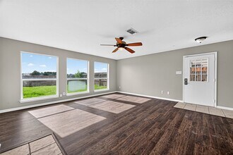 19815 Shores Edge Dr in Tomball, TX - Building Photo - Building Photo