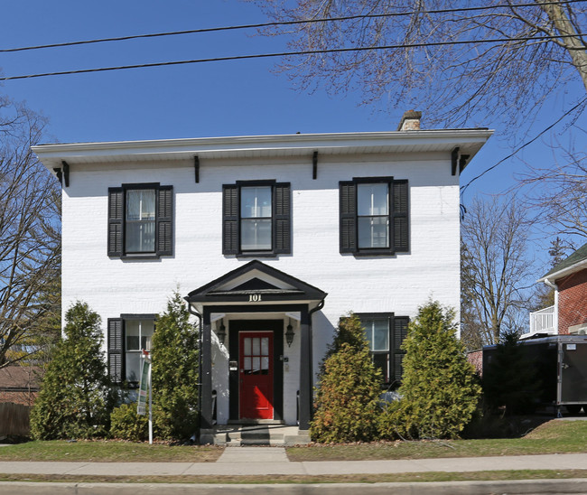 101 Albert St in Waterloo, ON - Building Photo - Building Photo