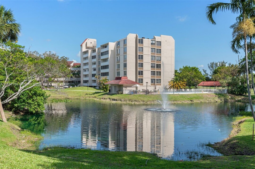 7051 Environ Blvd in Lauderhill, FL - Building Photo