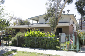 336 E Pine St in Santa Ana, CA - Building Photo - Building Photo