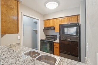 Knoll Crest in San Antonio, TX - Building Photo - Building Photo