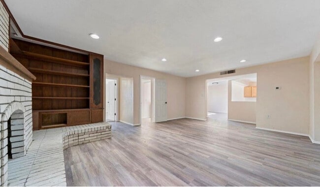 10240 Calcutta Dr in Socorro, TX - Building Photo - Building Photo