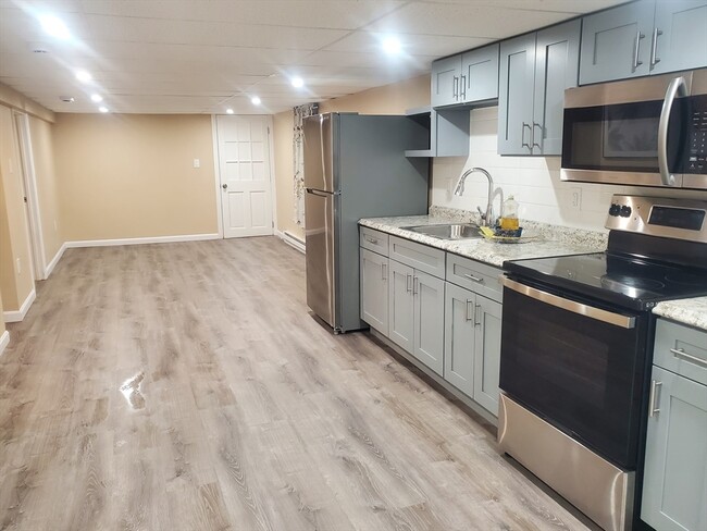 374 Bowdoin St, Unit B in Boston, MA - Building Photo - Building Photo