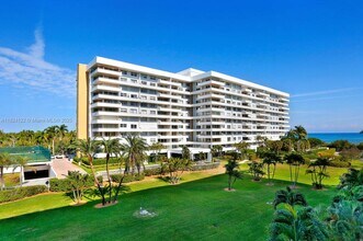 177 Ocean Ln Dr in Key Biscayne, FL - Building Photo - Building Photo