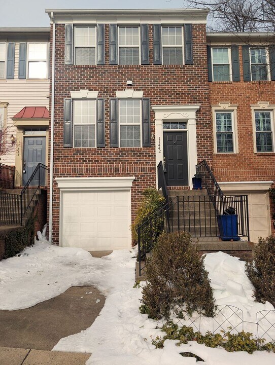 11442 Heritage Commons Way in Reston, VA - Building Photo