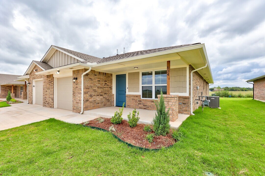 634 Juniper St in Washington, OK - Building Photo