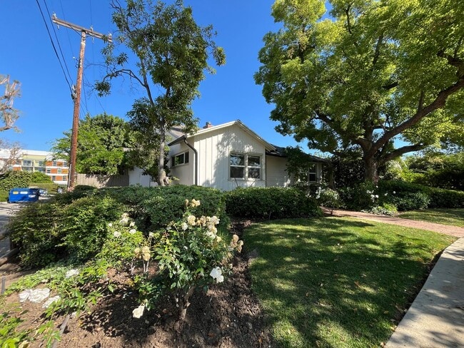 4732 Katherine Ave in Los Angeles, CA - Building Photo - Building Photo