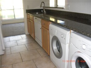 698 Oakmont Ave in Las Vegas, NV - Building Photo - Building Photo