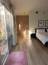 910 Benedict Canyon Dr in Beverly Hills, CA - Building Photo - Building Photo