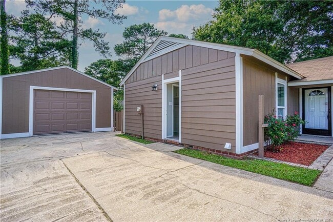 610 Missenburg Ct in Fayetteville, NC - Building Photo - Building Photo