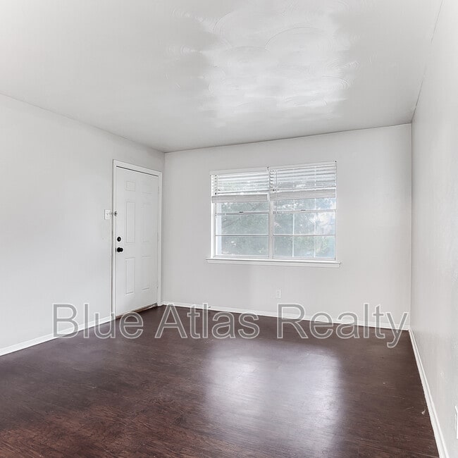 2725 Patricia Ln in Garland, TX - Building Photo - Building Photo