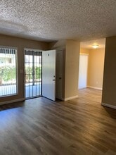 4401 Parkwood Ct in Bakersfield, CA - Foto de edificio - Building Photo