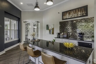 Lantern Woods Apartments in Fishers, IN - Foto de edificio - Building Photo