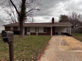 6 Independence Dr in Belleville, IL - Building Photo