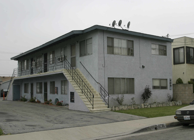 9716 Laurel St in Bellflower, CA - Foto de edificio - Building Photo