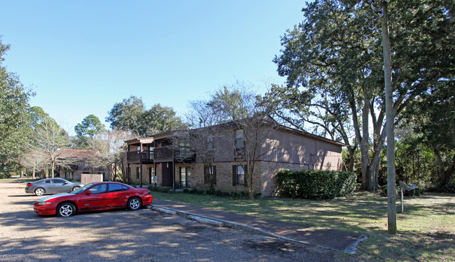 31 Burgess Rd in Pensacola, FL - Foto de edificio - Building Photo