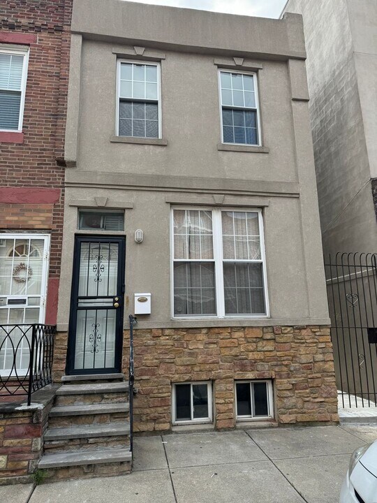 2445 S Watts St. in Philadelphia, PA - Building Photo
