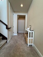 6492 Bayview Dr in Oakland, CA - Building Photo - Building Photo