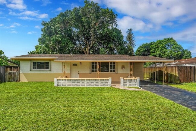 property at 2230 Havana Dr