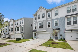 1039 Old Cypress Run in Hanahan, SC - Building Photo - Building Photo