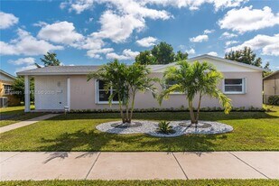 5215 SW 128th Ave in Miami, FL - Building Photo